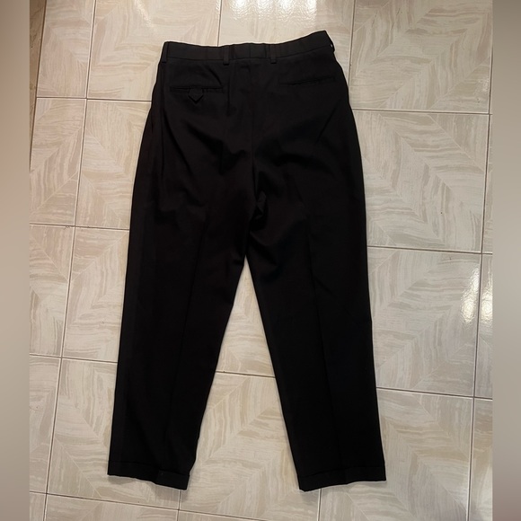 John W. Nordstrom Tech-Smart Men’s Black Front Pleated Cuffed Leg Pants - Picture 2 of 7